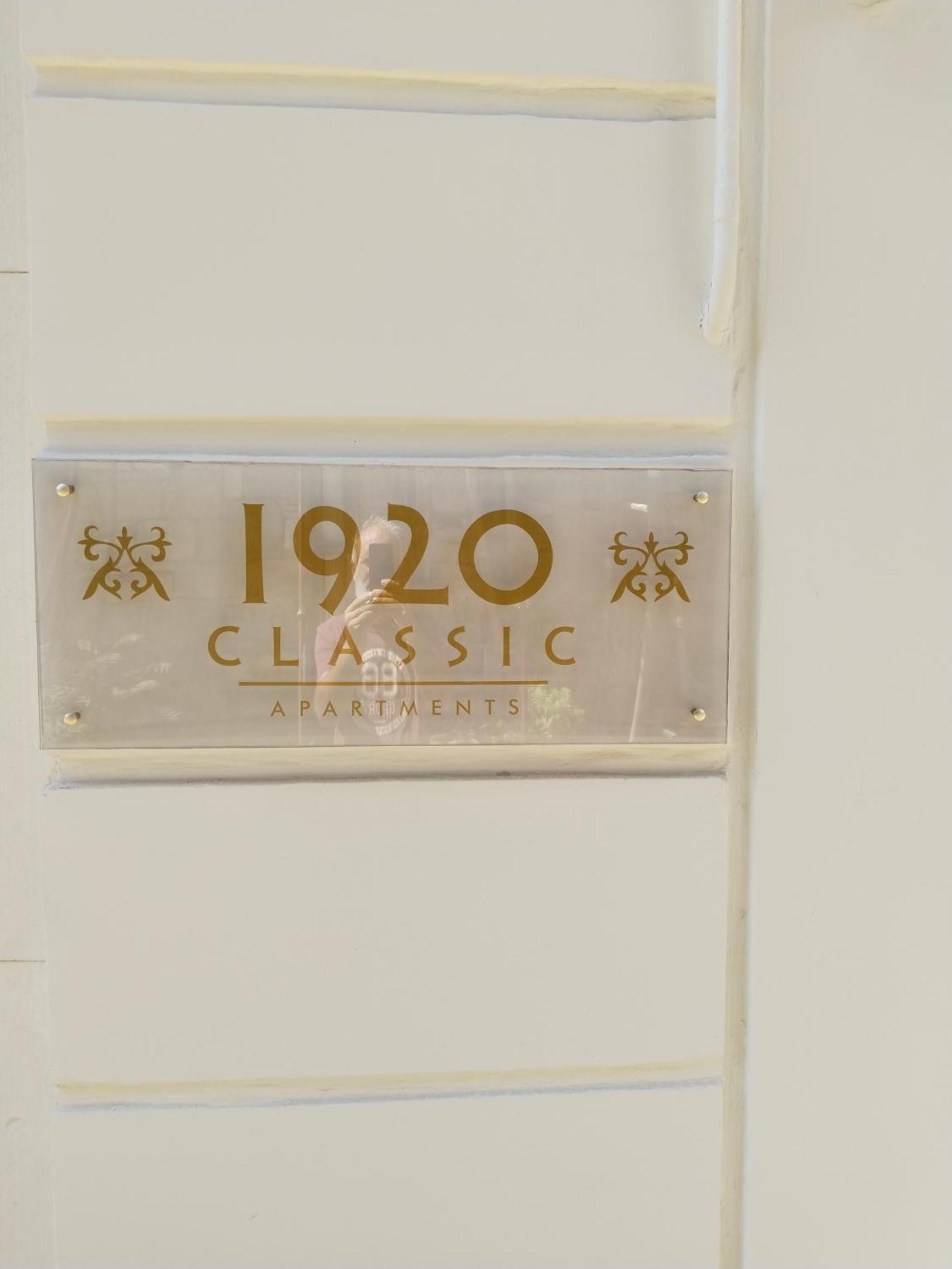 1920 Classic Kalamáta Buitenkant foto